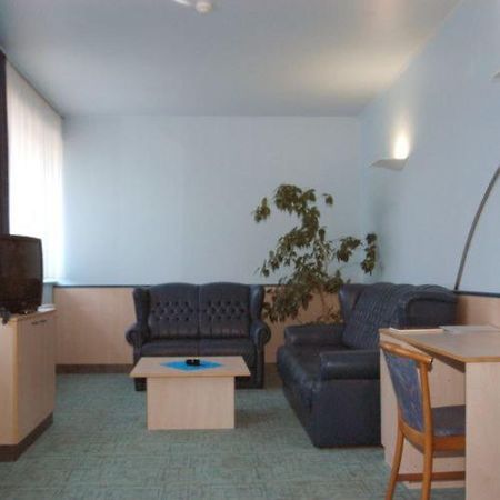 Kek Hold Hotel Marcali Экстерьер фото
